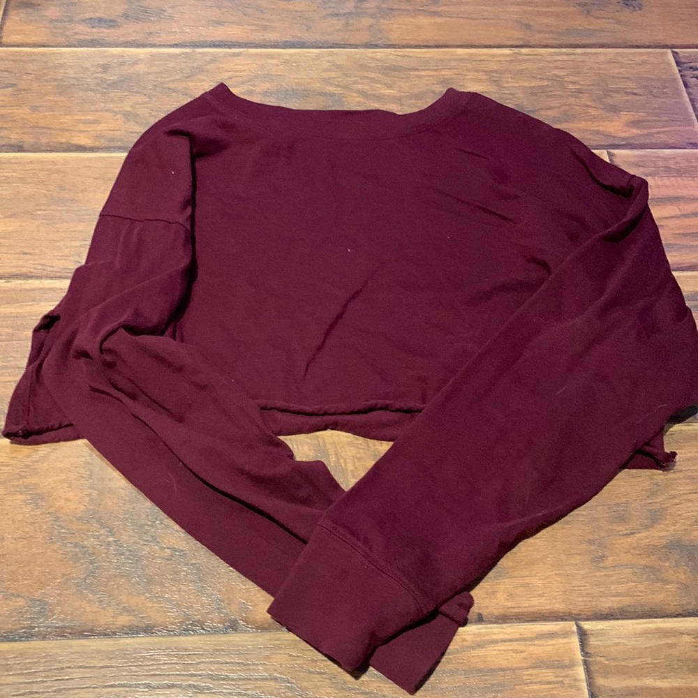 maroon long sleeve crop top